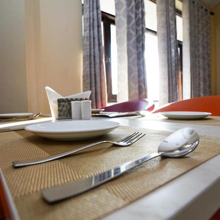Hotel Neeraj Bhawan- Triveni Ghat Rishīkesh Exteriör bild