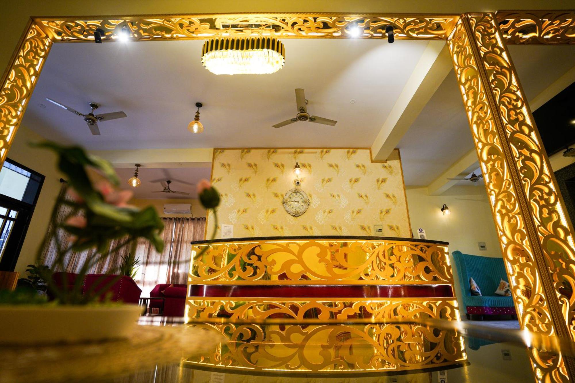 Hotel Neeraj Bhawan- Triveni Ghat Rishīkesh Exteriör bild