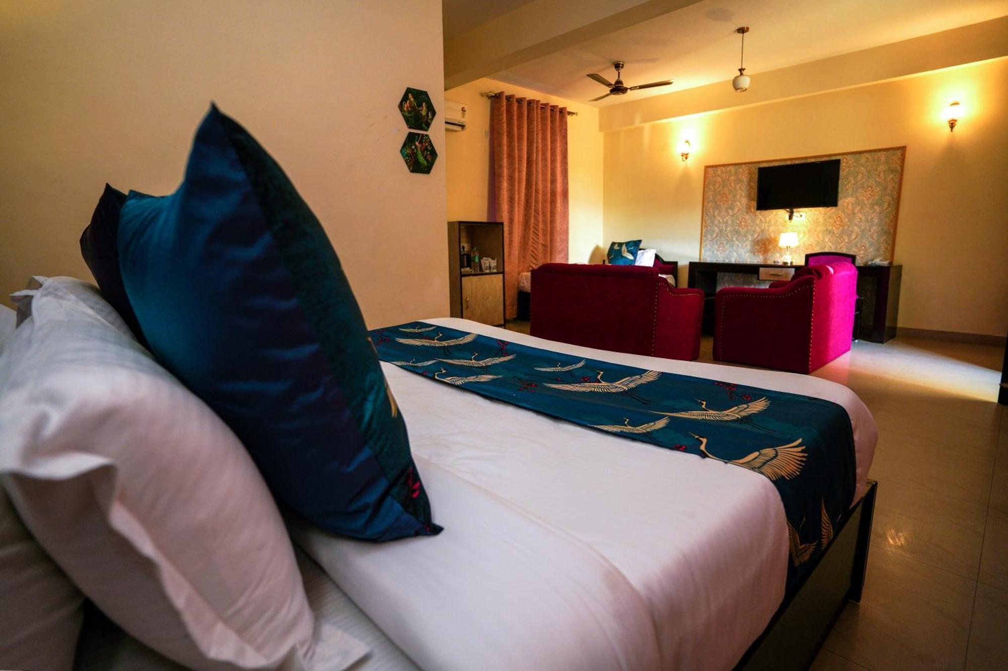 Hotel Neeraj Bhawan- Triveni Ghat Rishīkesh Exteriör bild