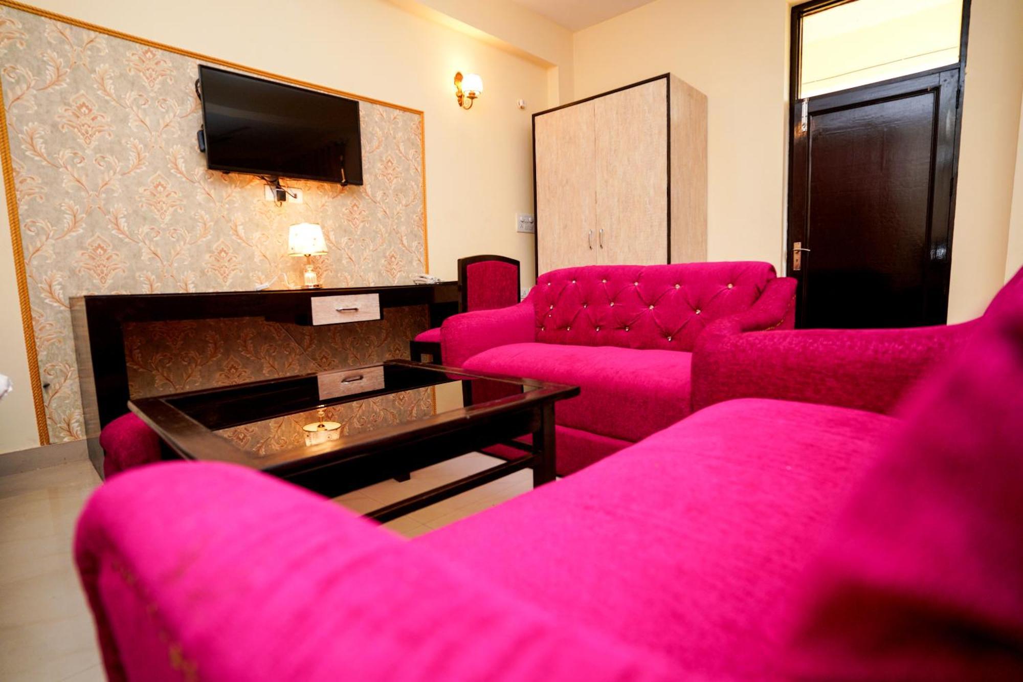 Hotel Neeraj Bhawan- Triveni Ghat Rishīkesh Exteriör bild