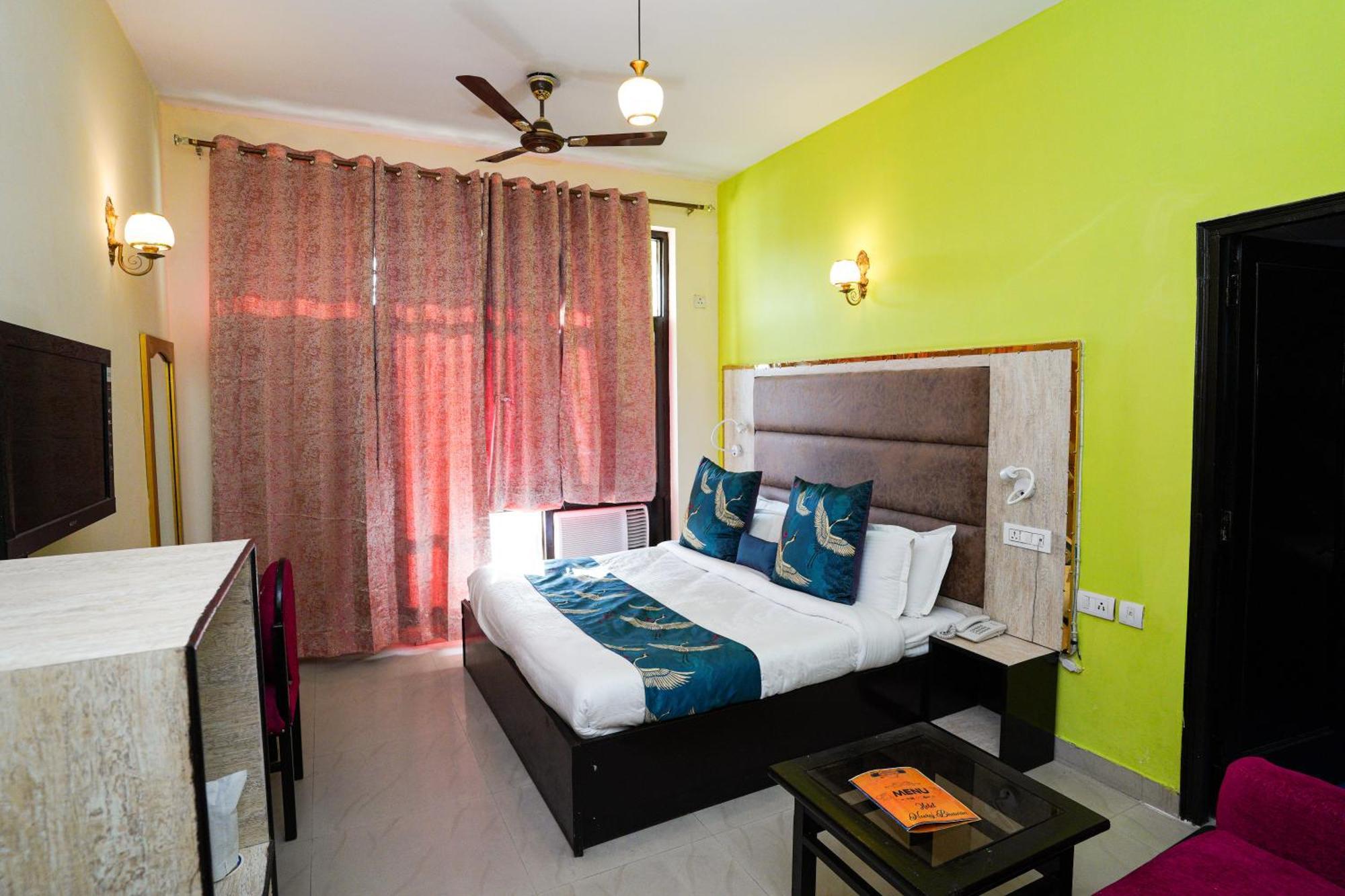 Hotel Neeraj Bhawan- Triveni Ghat Rishīkesh Exteriör bild