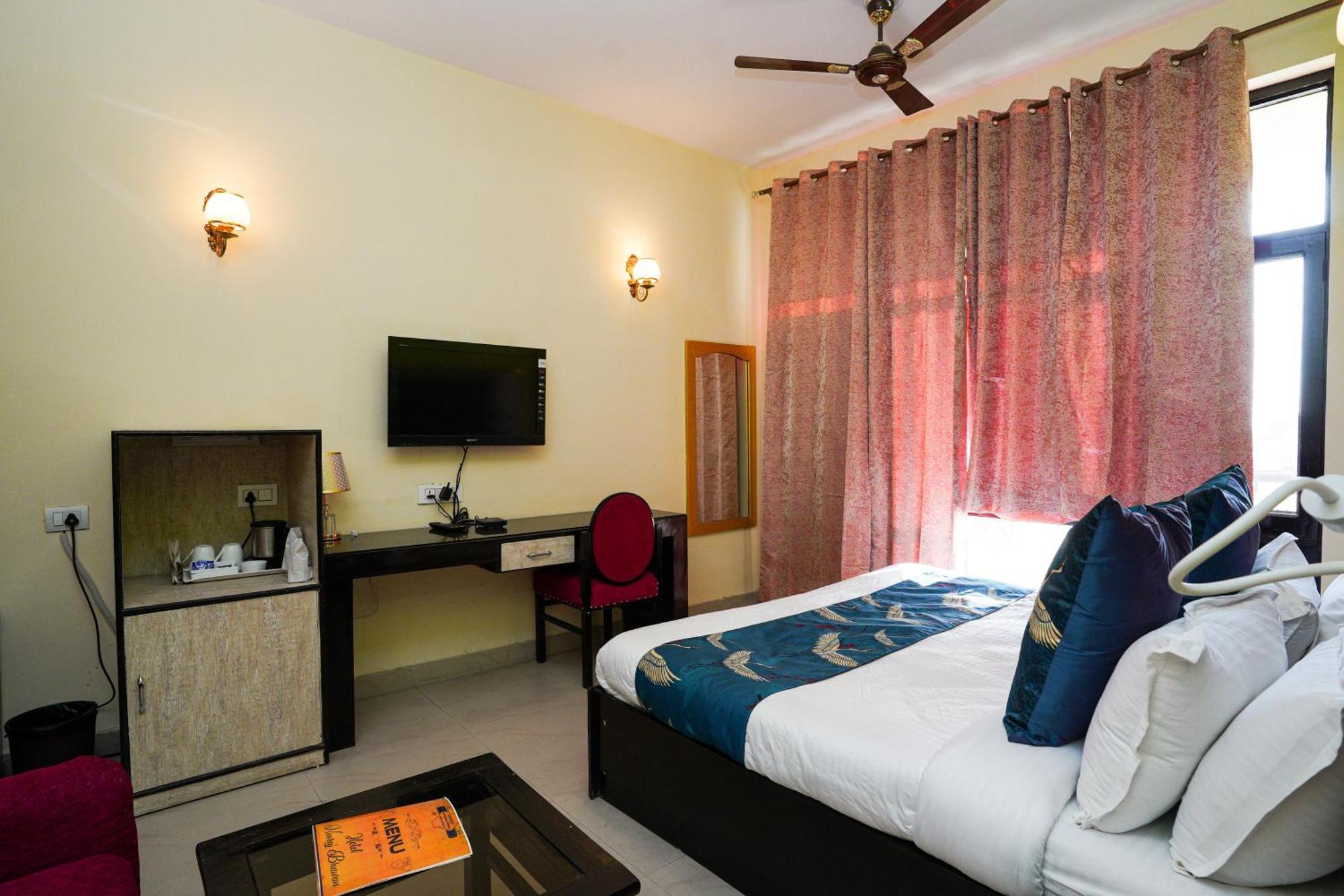 Hotel Neeraj Bhawan- Triveni Ghat Rishīkesh Exteriör bild