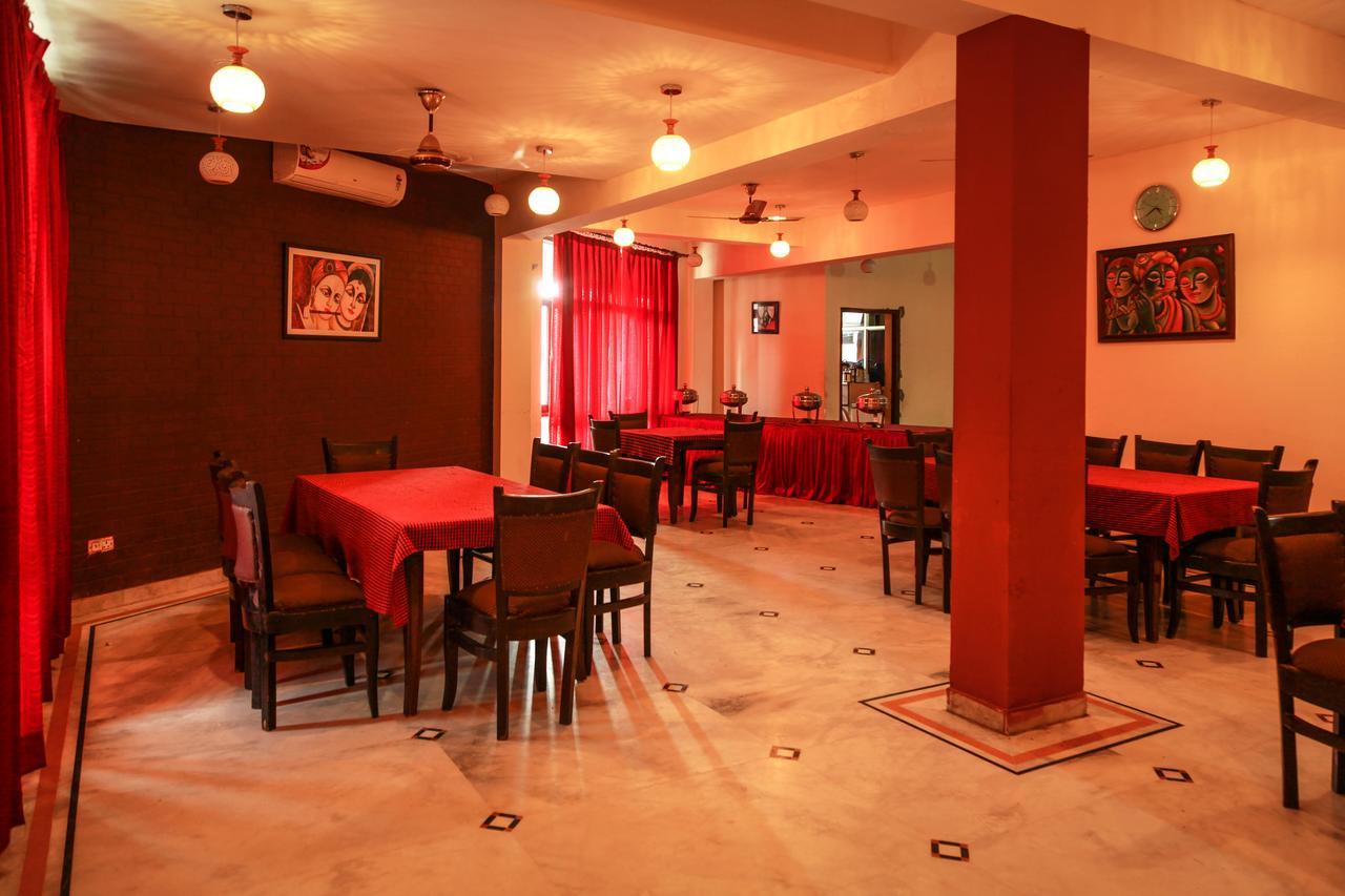 Hotel Neeraj Bhawan- Triveni Ghat Rishīkesh Exteriör bild