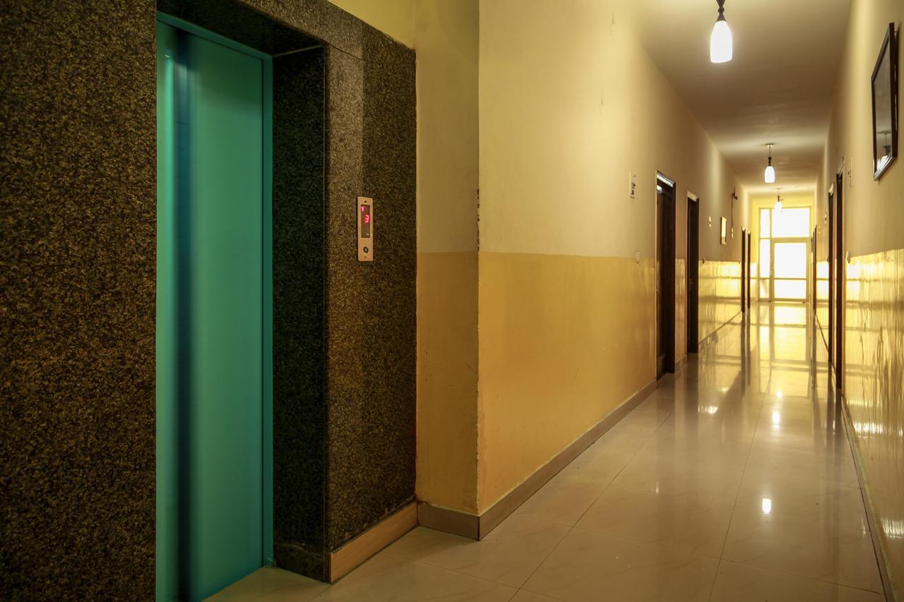 Hotel Neeraj Bhawan- Triveni Ghat Rishīkesh Exteriör bild