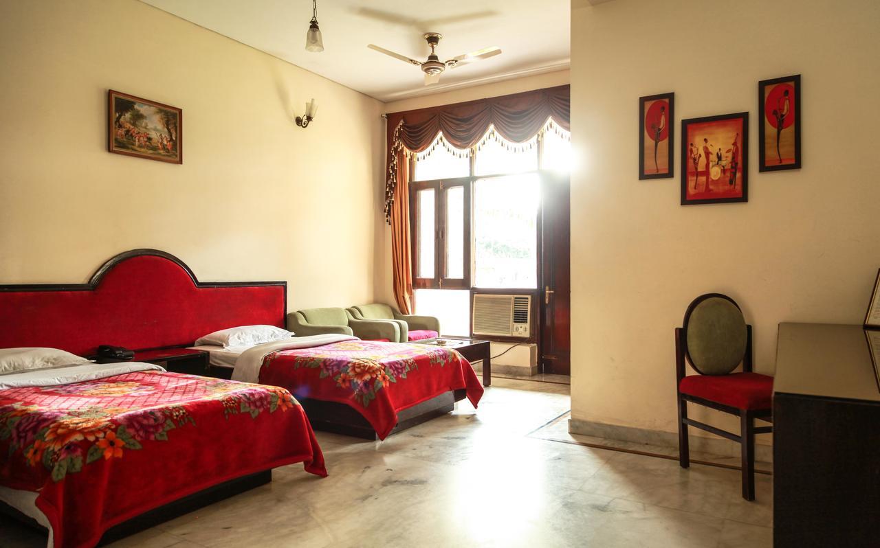 Hotel Neeraj Bhawan- Triveni Ghat Rishīkesh Exteriör bild