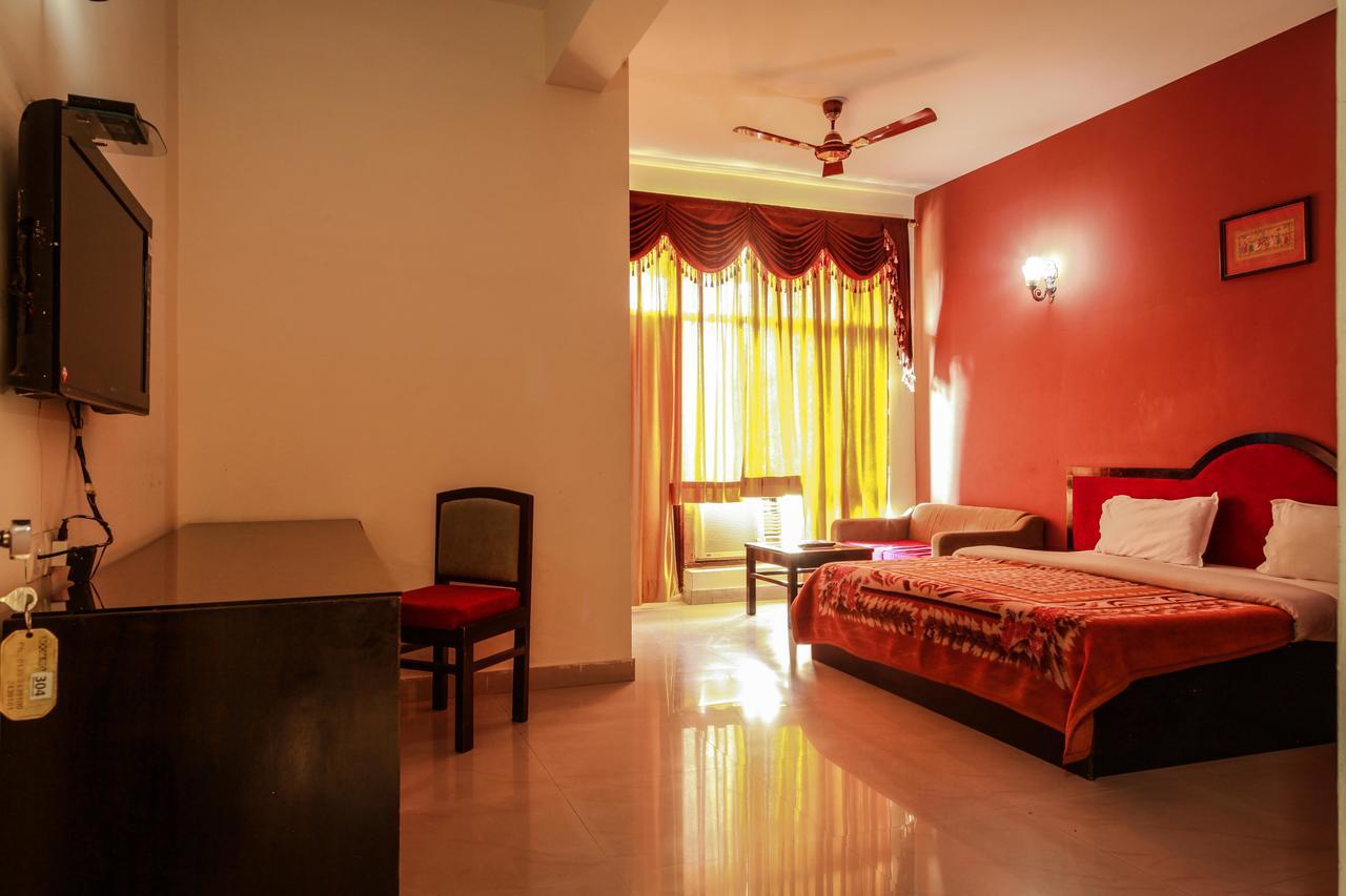 Hotel Neeraj Bhawan- Triveni Ghat Rishīkesh Exteriör bild