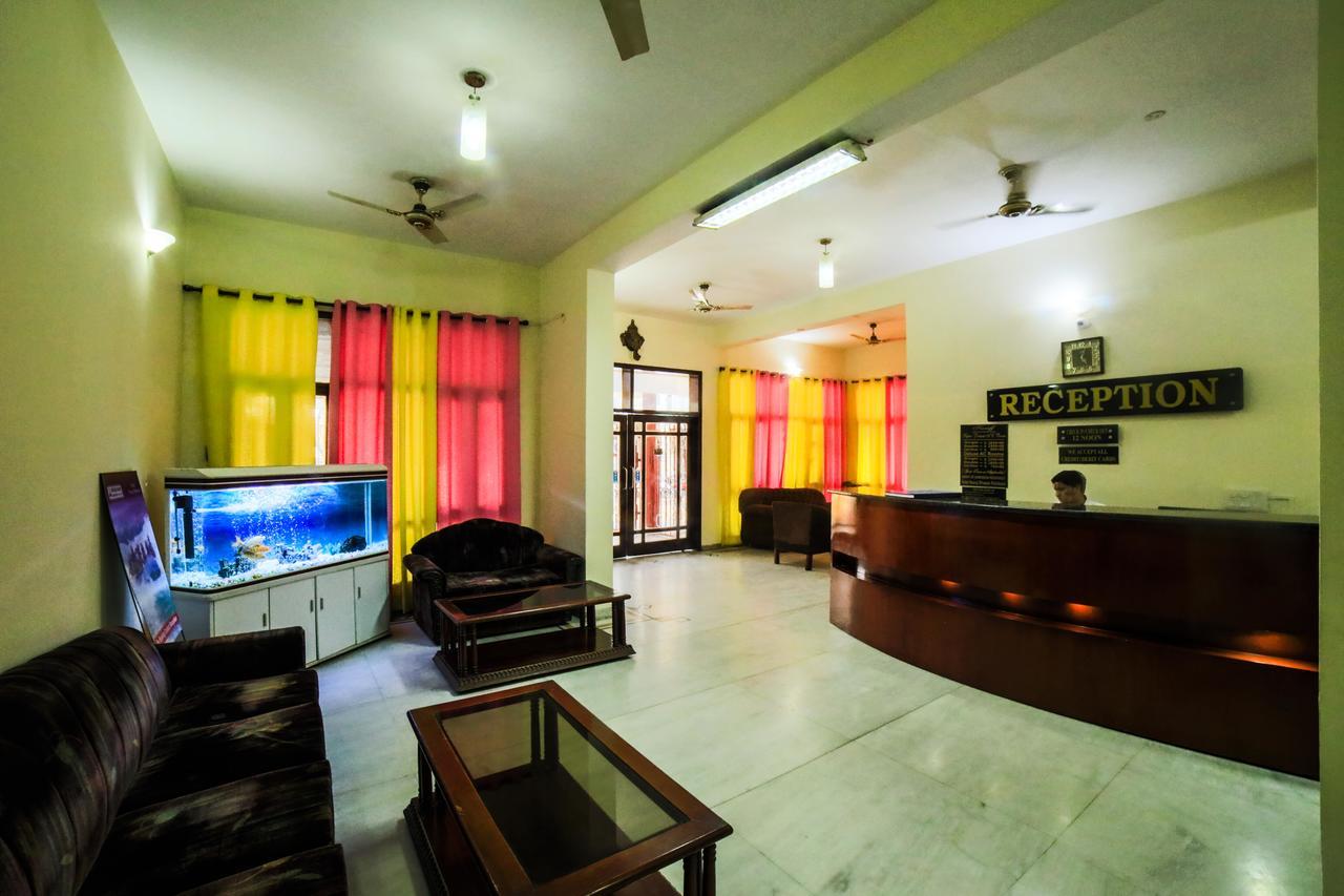Hotel Neeraj Bhawan- Triveni Ghat Rishīkesh Exteriör bild