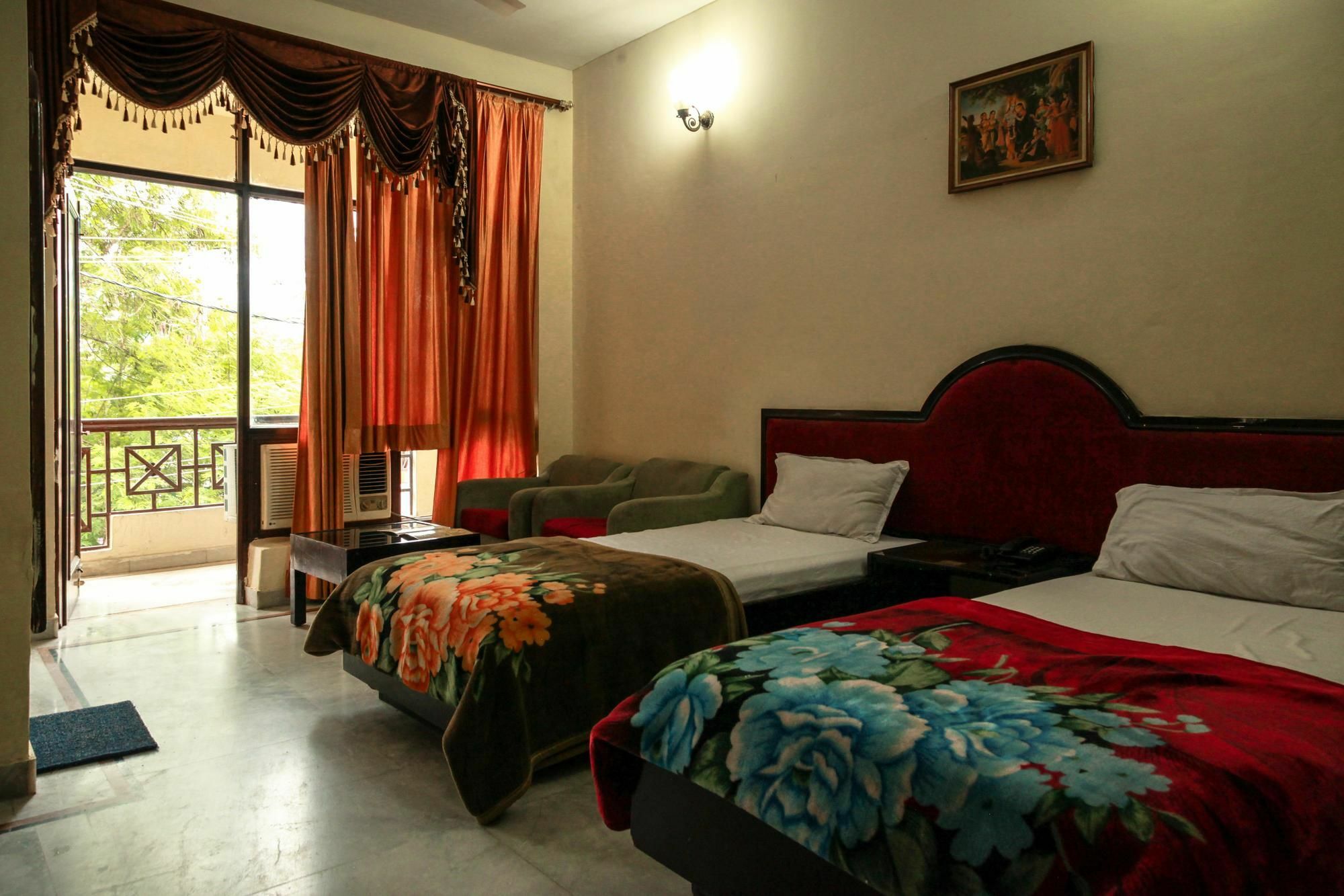 Hotel Neeraj Bhawan- Triveni Ghat Rishīkesh Exteriör bild